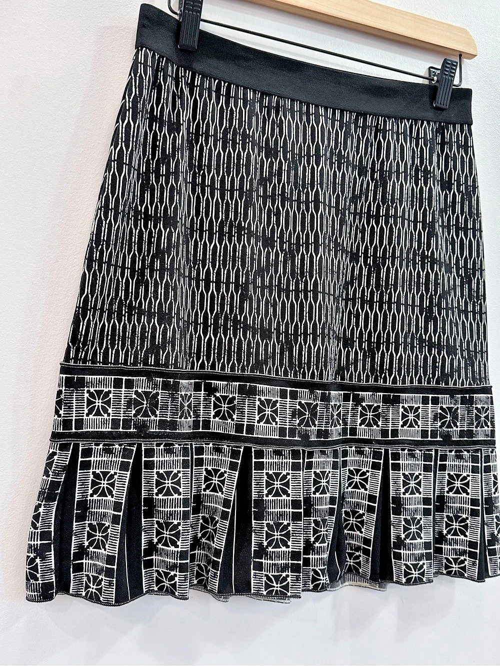 Vintage 90s Max Studio Onyx Geometric Pleated Trim Skirt Size S